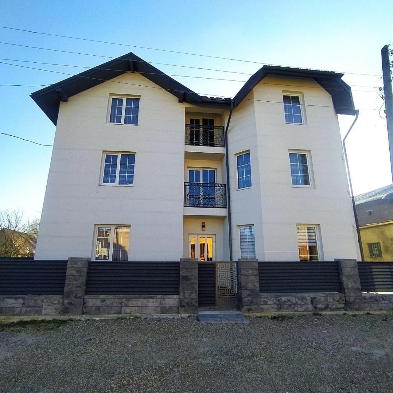 Bed and Breakfast Harmony Лазещина Экстерьер фото